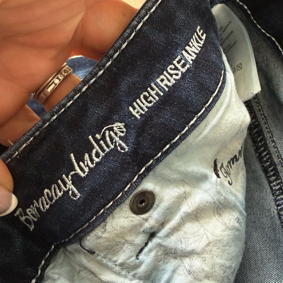 Tommy Bahama Women’s High Rise Ankle Dark wash size 6 jeans - Picture 2 of 7